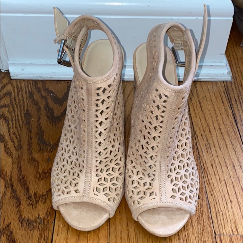 Heels - Picture 2 of 4